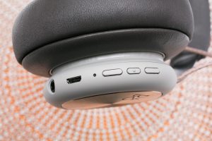 Bang & Olufsen Beoplay H4 wireless headphones